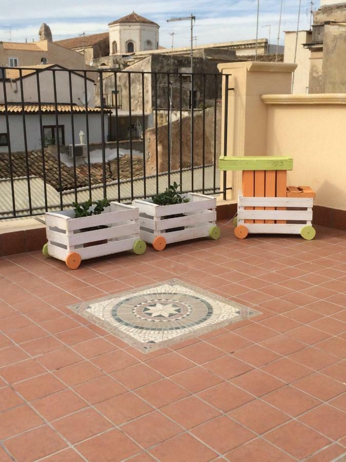 La Terrazza Sul Vicolo Panzió Szirakúza Kültér fotó