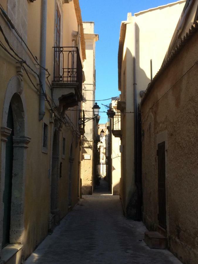 La Terrazza Sul Vicolo Panzió Szirakúza Kültér fotó