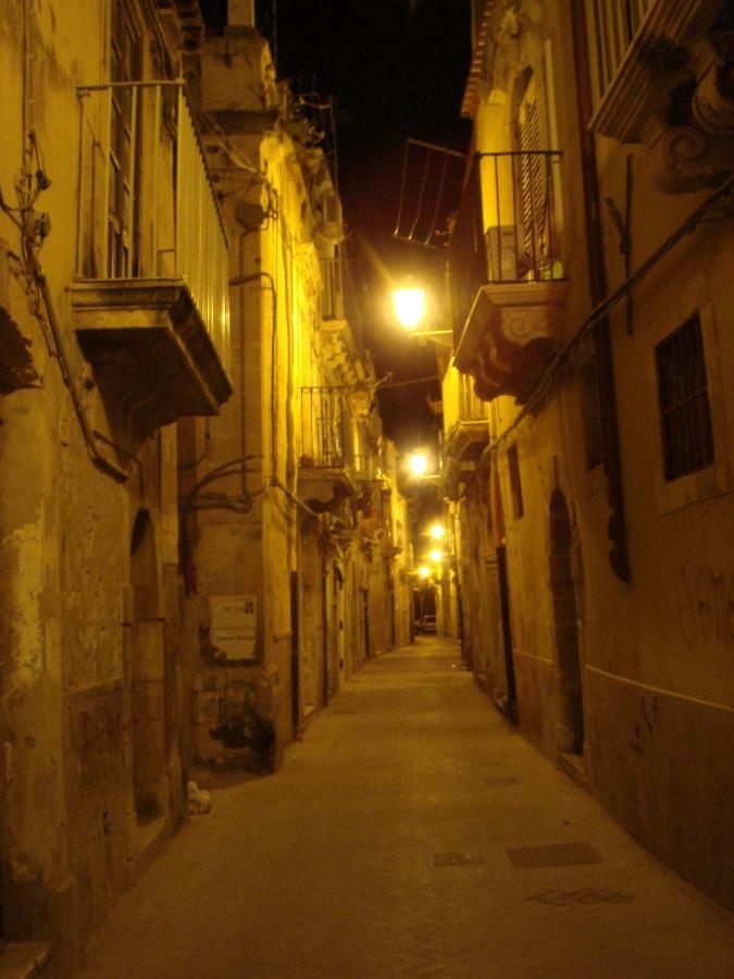 La Terrazza Sul Vicolo Panzió Szirakúza Kültér fotó