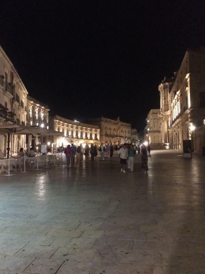 La Terrazza Sul Vicolo Panzió Szirakúza Kültér fotó