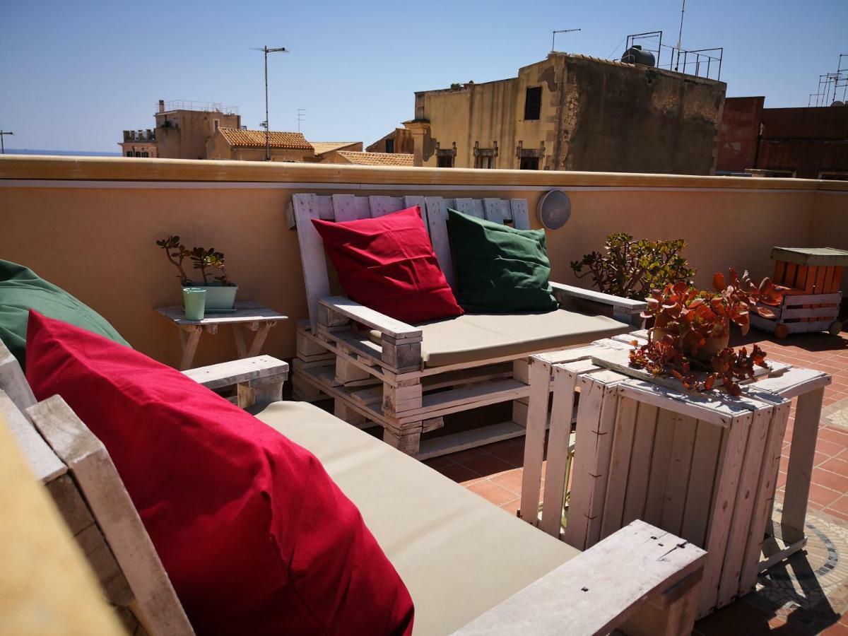 La Terrazza Sul Vicolo Panzió Szirakúza Kültér fotó