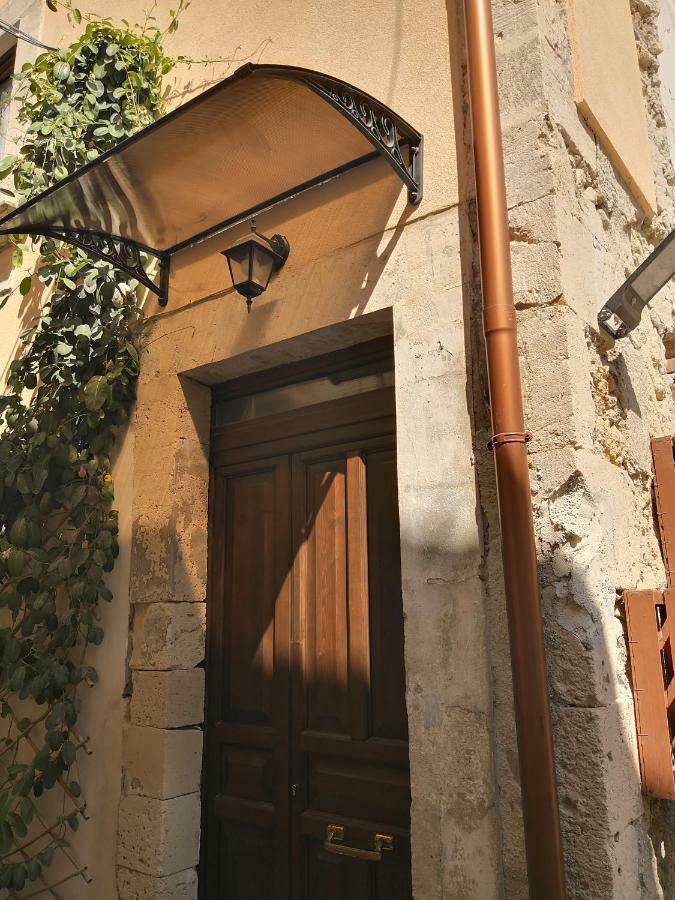 La Terrazza Sul Vicolo Panzió Szirakúza Kültér fotó